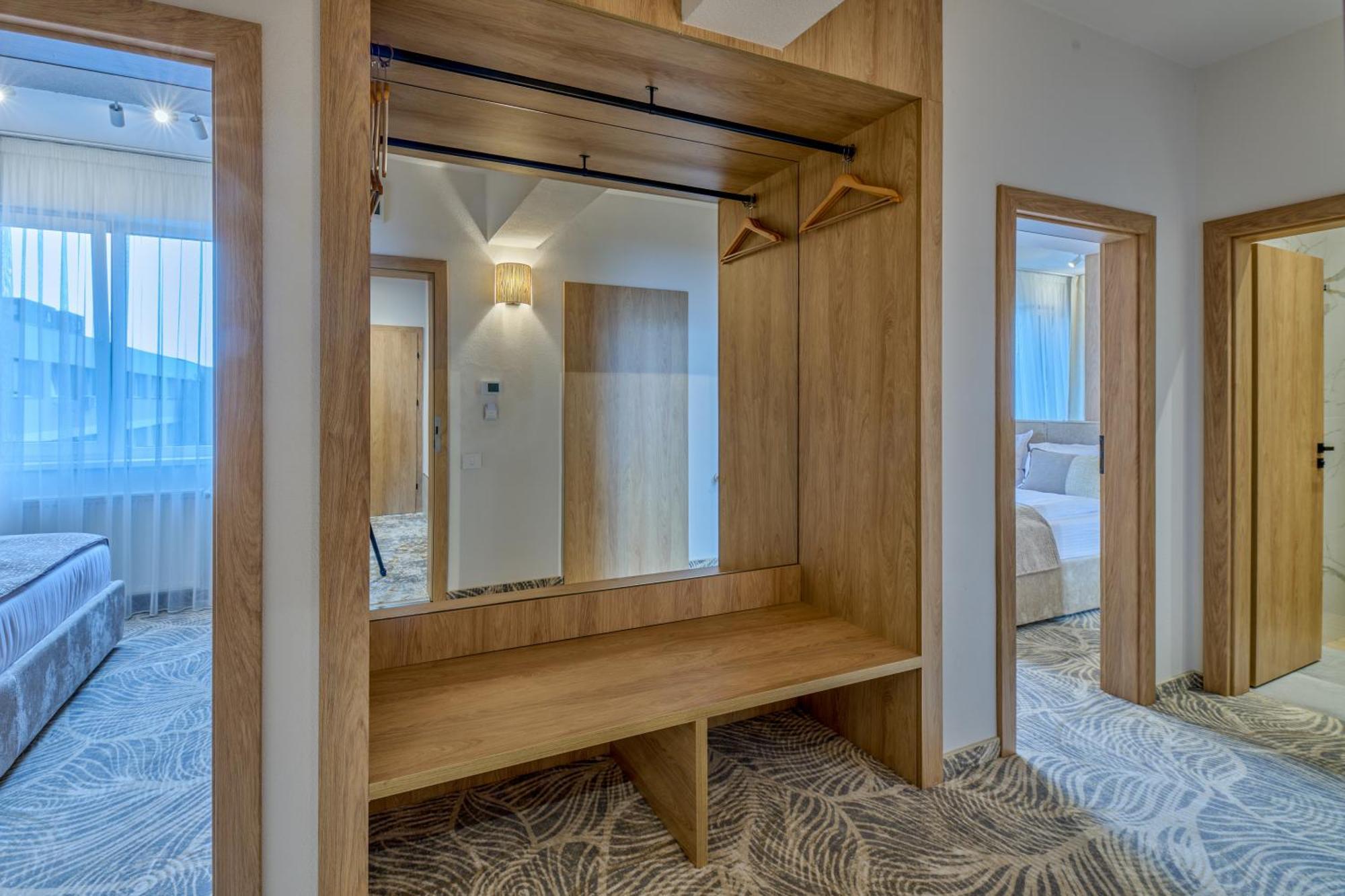 Hotel Serenity Timişoara Extérieur photo