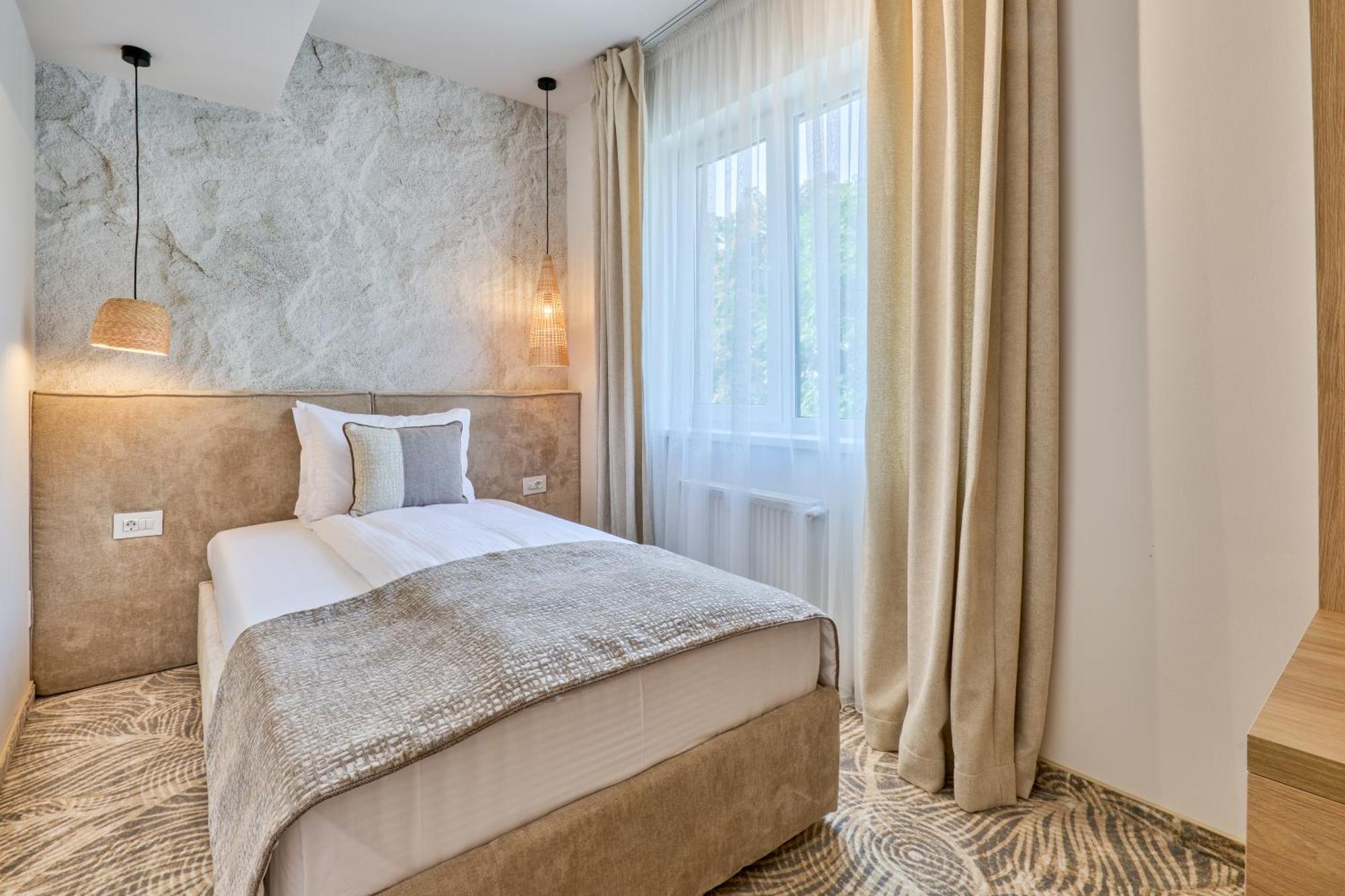 Hotel Serenity Timişoara Extérieur photo
