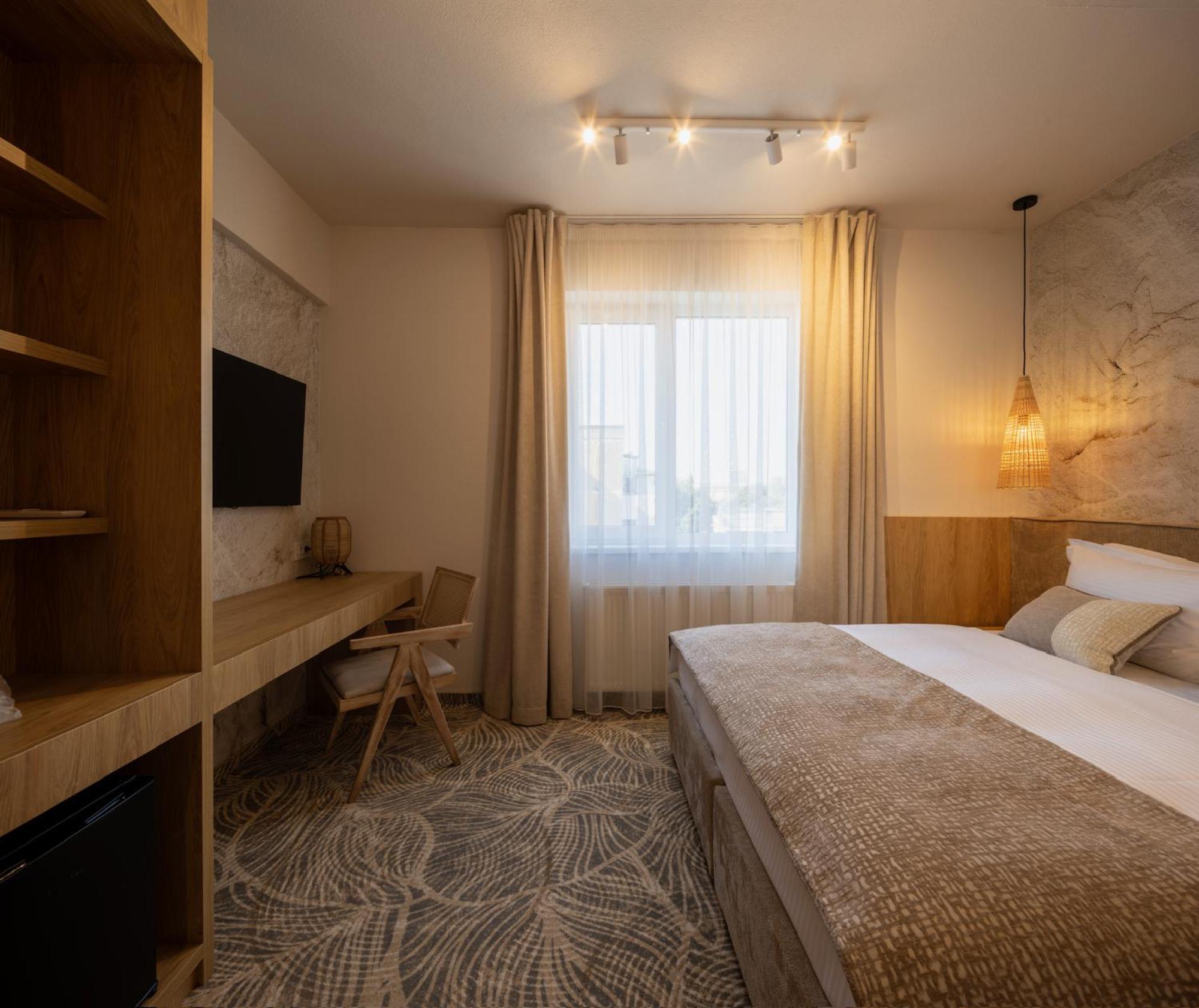 Hotel Serenity Timişoara Extérieur photo
