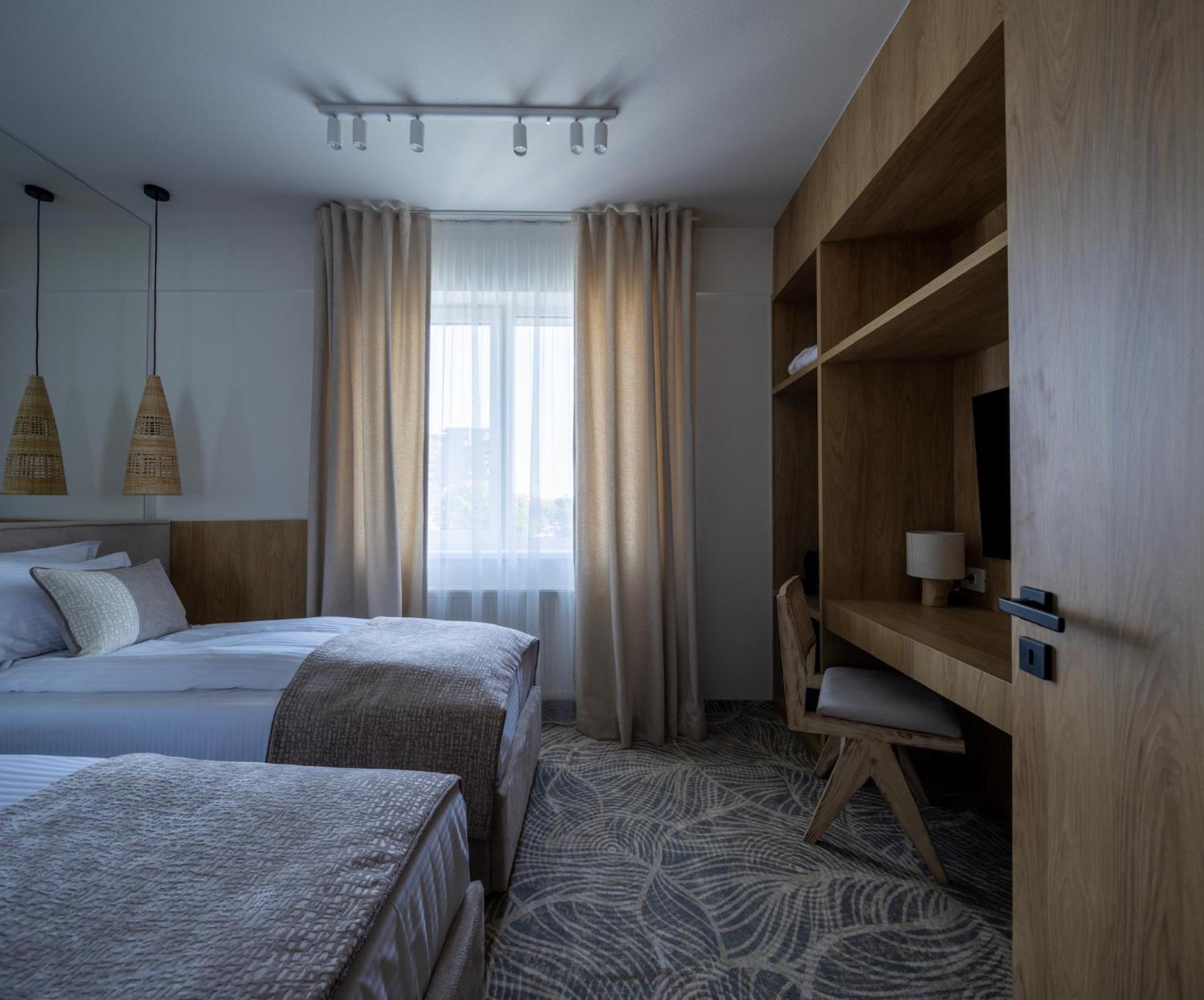 Hotel Serenity Timişoara Extérieur photo